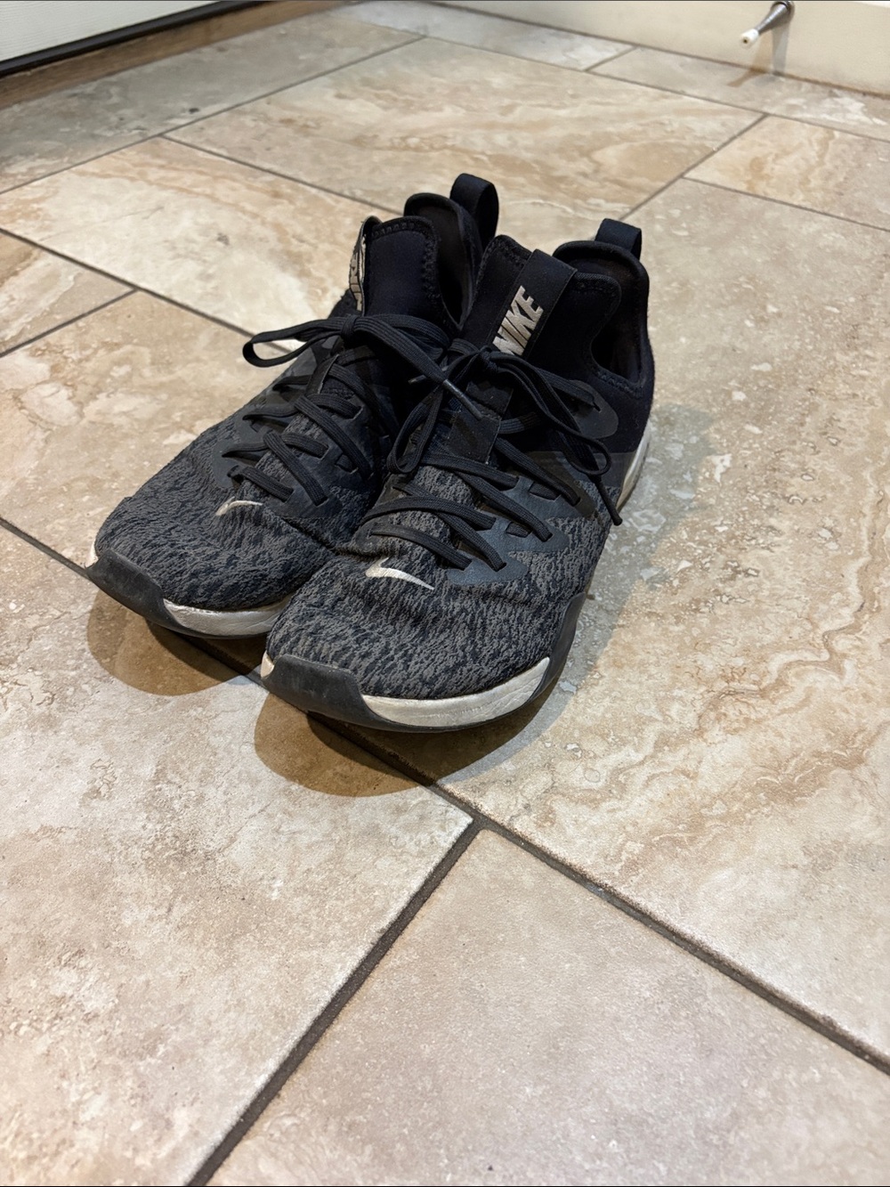 Nike Women’s Black and Gray Knit Athletic Sneakers
